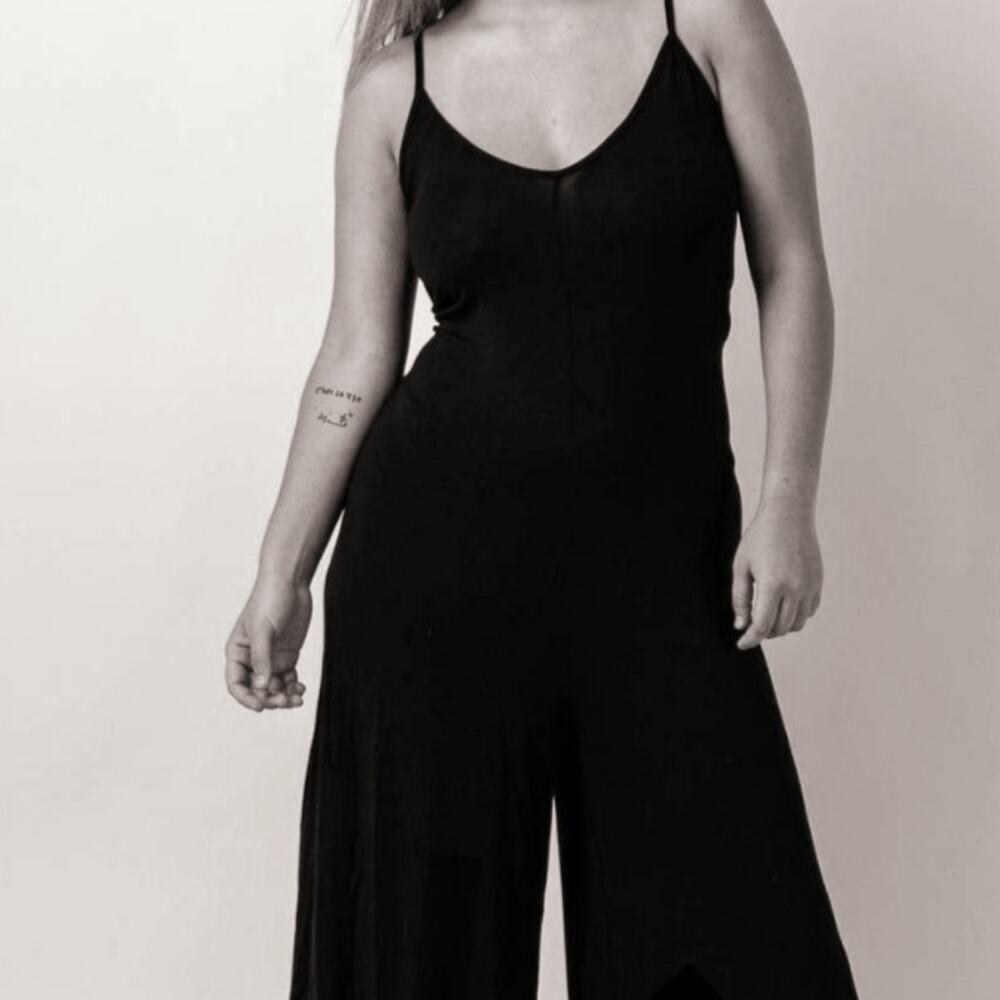 #922 Karlie Black Wide Leg V-neck Jumpsuitsz. S